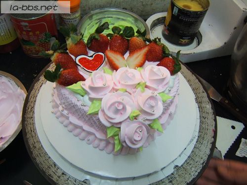 <font color=#FF69B4>[原创]整理照片，发现生日那天我自己做的蛋糕，哈哈</font>