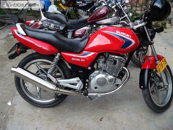 看看改装的EN125的排气管！