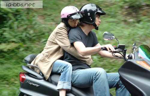 电视剧〈狂爱龙卷风〉中仔仔骑的这是啥车