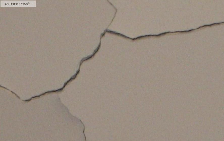 淠绿新村房屋出现问题,F图,我该去哪投诉保护我的权益?