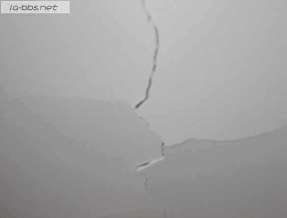 淠绿新村房屋出现问题,F图,我该去哪投诉保护我的权益?