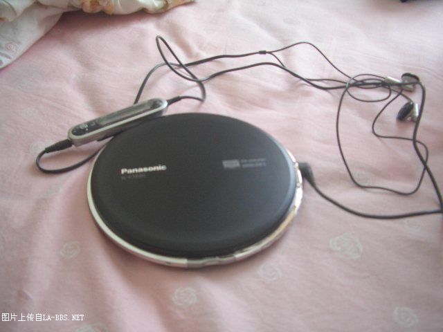 低价出PANASONIC超薄CD 附送正版碟片哦