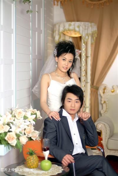 发一张我自己的结婚照~！ 多多评价~！阿宝