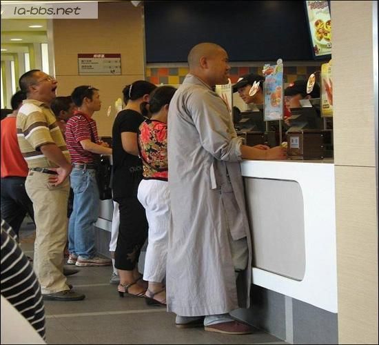 和尚尼姑幸福的现代生活