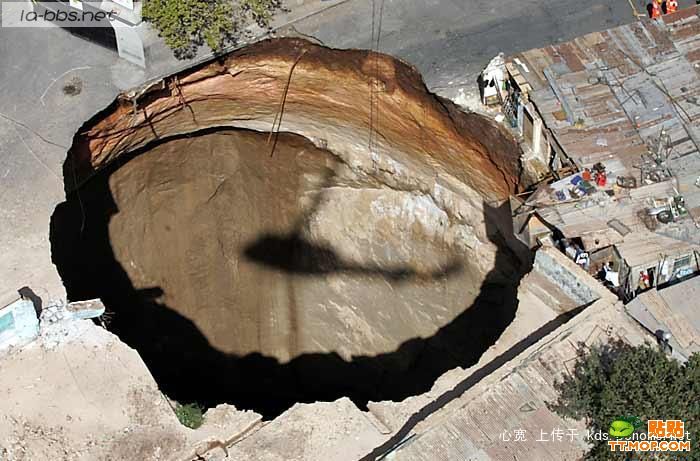 看得腿都软了！街上竟然出现如此恐怖的一幕（已编辑）