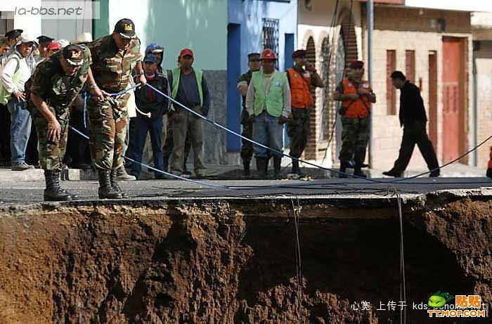 看得腿都软了！街上竟然出现如此恐怖的一幕（已编辑）