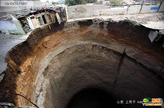 看得腿都软了！街上竟然出现如此恐怖的一幕（已编辑）