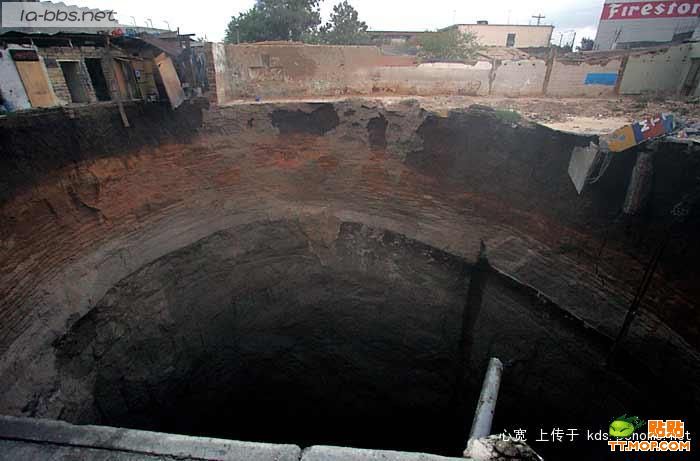 看得腿都软了！街上竟然出现如此恐怖的一幕（已编辑）