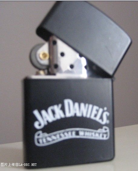 卖东西....火机.烟盒.手表........