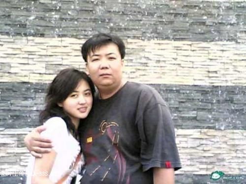 红楼“宝钗”选手被指滥交 男友公开亲密照(图)