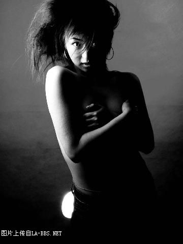 红楼“宝钗”选手被指滥交 男友公开亲密照(图)