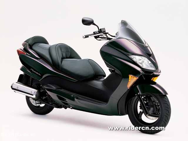 2004年 Honda F1 Forza250——更先进更动人踏板摩托