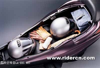 2004年 Honda F1 Forza250——更先进更动人踏板摩托