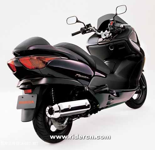 2004年 Honda F1 Forza250——更先进更动人踏板摩托
