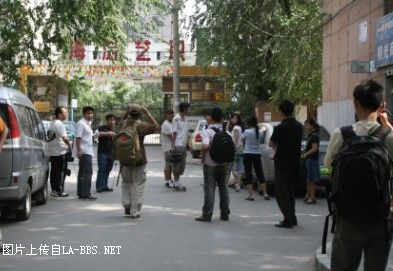 [讨论]北京海淀区某艺术职业学校学生课堂肆意玩弄年迈教师