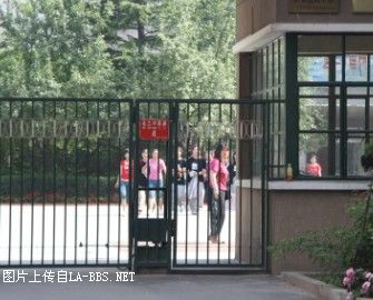 [讨论]北京海淀区某艺术职业学校学生课堂肆意玩弄年迈教师