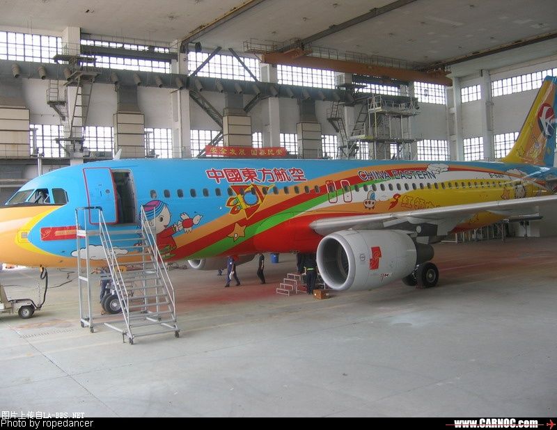 给小朋友的儿童节礼物：东航新涂装红领巾梦想号！