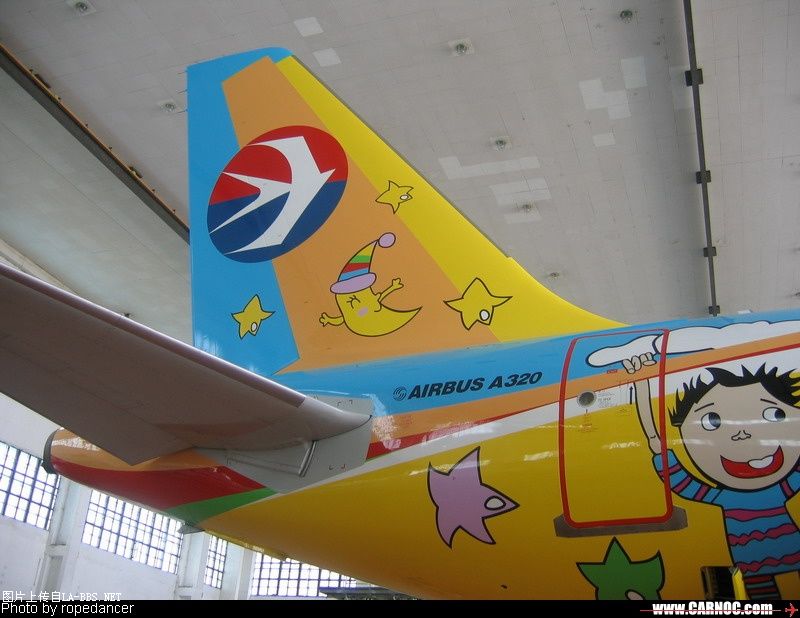 给小朋友的儿童节礼物：东航新涂装红领巾梦想号！