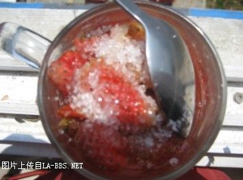 糖拌草莓...