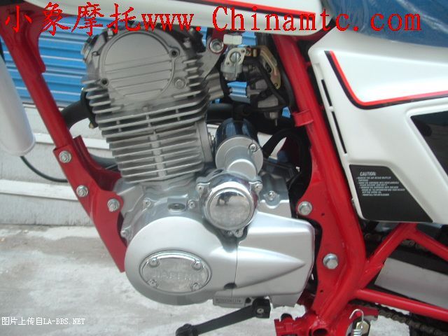 请教这发动机是顶杆还是小链.性能如何?