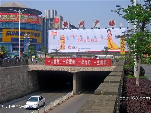 牛逼标语再现街头，让你深有感触！