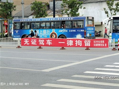 牛逼标语再现街头，让你深有感触！