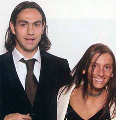 　　意大利球星内斯塔和妻子。