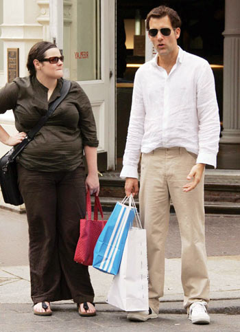 　　大帅哥亚瑟王CLIVE OWEN和他的老婆。