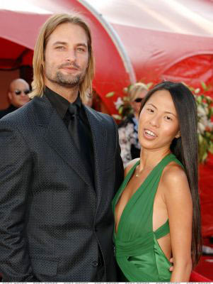 　　Josh Holloway（美剧《迷失》LOST饰演Sawyer）和老婆。