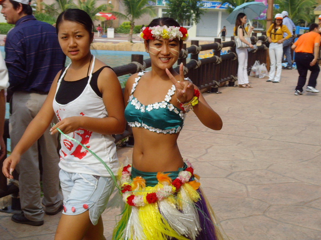 此女黑的有些意思