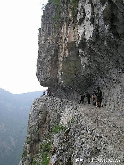 那里的人生活肯定很穷苦