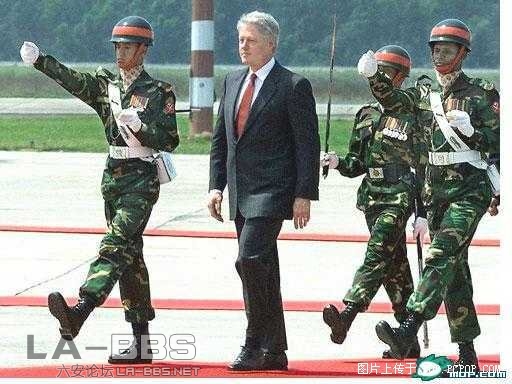 孟加拉国  身材各异，怎么连三个人都挑不出来吗？