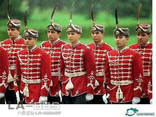 保加利亚  象一帮孩子是不？