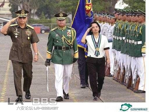 菲律宾   不知是吃的好还是训练轻松， 从官到兵都有大肚腩......