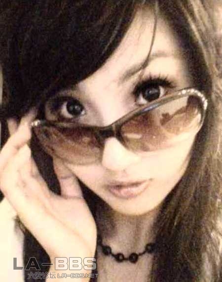 再P一下图,非主流美女就出来了,所以街上那些所谓的非主流美女的脸可能一遇到水就完蛋了,而且化妆品又劣质,兄 ...