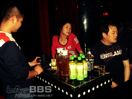 这个眼睛有电哦