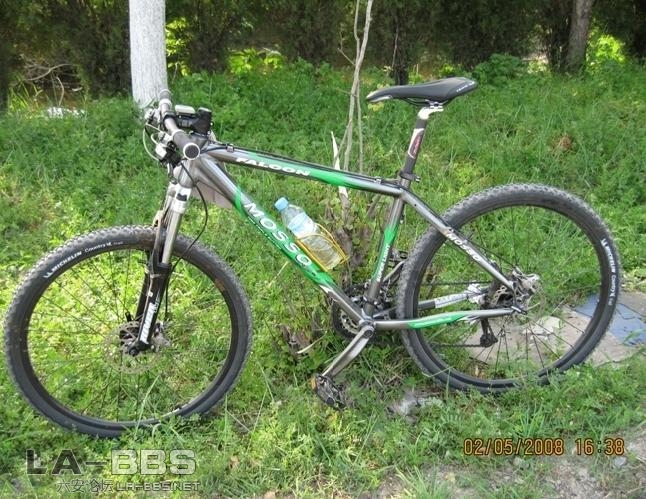 寿县回六安路上休息时拍的