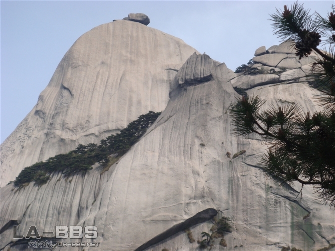 天柱山三大峰之一：飞来峰
