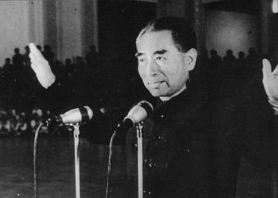 1964年10月周恩来向全世界宣布中国第一颗原子弹试验成功