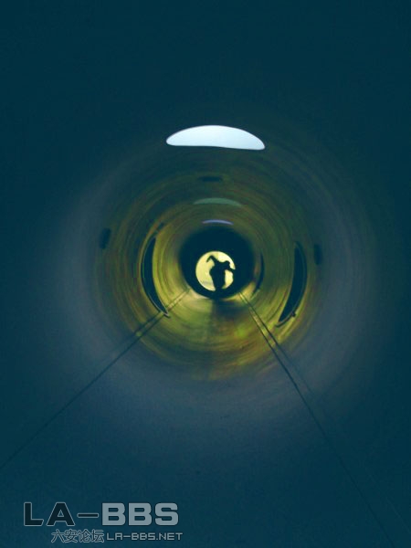 看过汉城水怪的都知道下水道吧，这是科技馆的下水道模拟，没把我赫死。y