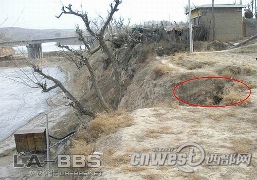 红色圈内为发现尸体的沟渠.jpg
