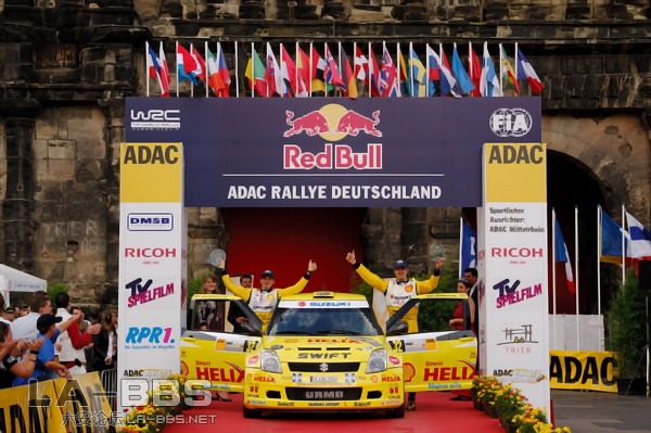 德国站锋芒毕露 雨燕统揽jwrc冠亚军.jpg