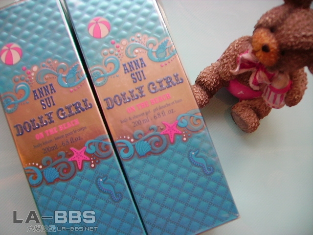 这是安娜苏蓝色海洋娃娃沐浴露和香体乳，公主专用。非常好用。