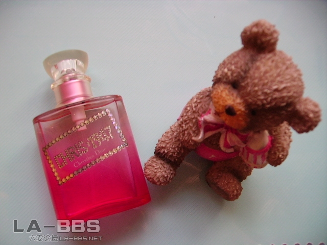 这是Dior的1947，我买的是限量版，香味比较甜，很容易接受的味道！