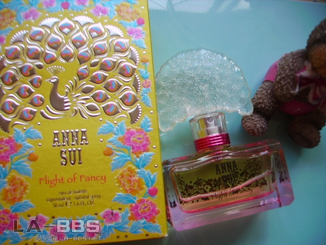 这个是安娜苏的追梦灵雀，华丽的瓶身，想做公主的快点带回家哦！味道本人很喜欢。