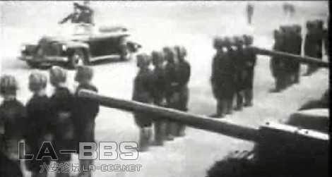 1949年外国汽车，因为建国初期，我国不能生产汽车，1949年开国大典和前5年的阅兵，朱德、彭德怀先后乘坐美式 ...