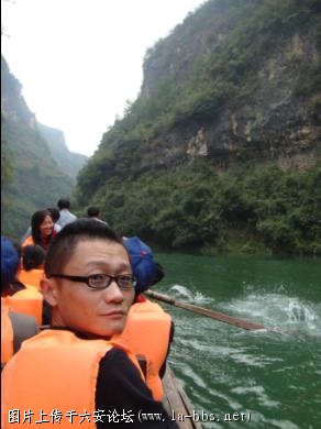 回头瞅瞅后面的队伍 哈哈 照的好老