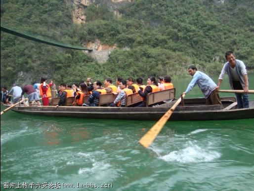 神龙溪漂流中 好山好水好风光 呵呵