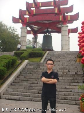 和尚我看见了钟 一定要留影 哈哈