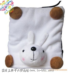 这也是USB保暖鼠标垫,手可放在里面哟,还可以护腕